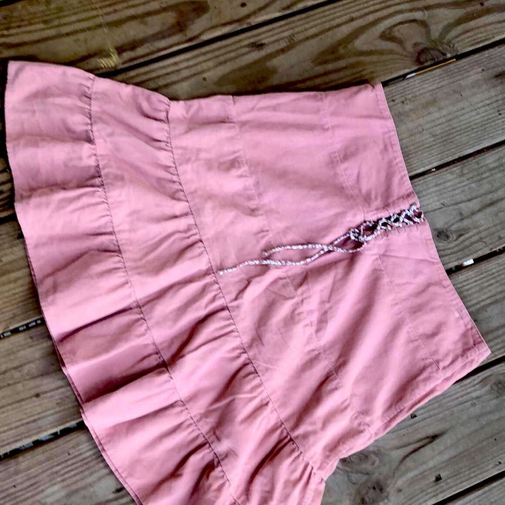 American eagle, pink ruffle skirt, size 10, Dm if your interested!!! :)